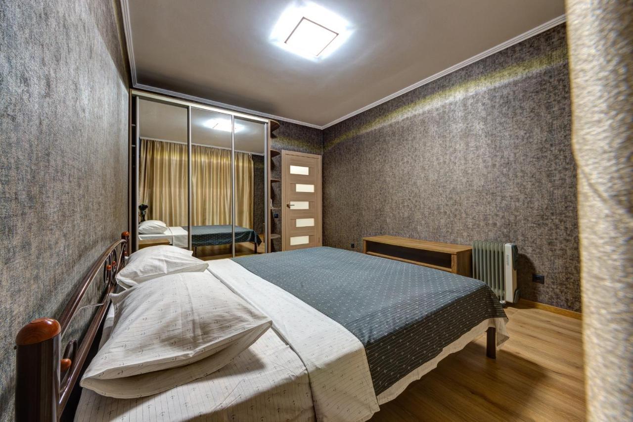 Apartments Near Ukraina Shopping Mall Kiev Luaran gambar